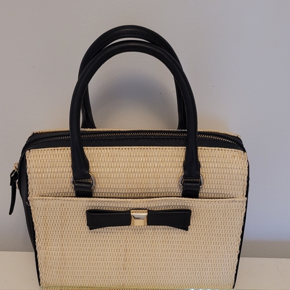 Elegant Black and Cream Women's Handbag - Picture 1 of 14